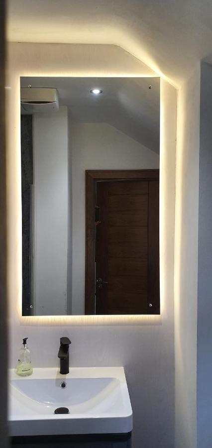 Studios At 74 스윈던 외부 사진