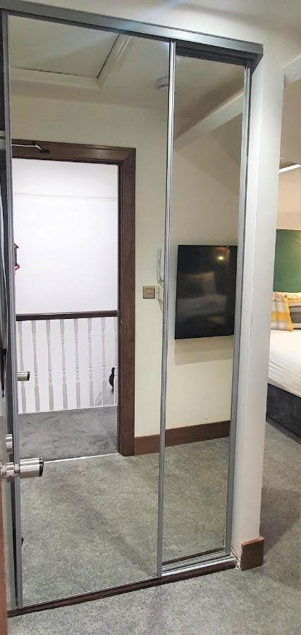 Studios At 74 스윈던 외부 사진
